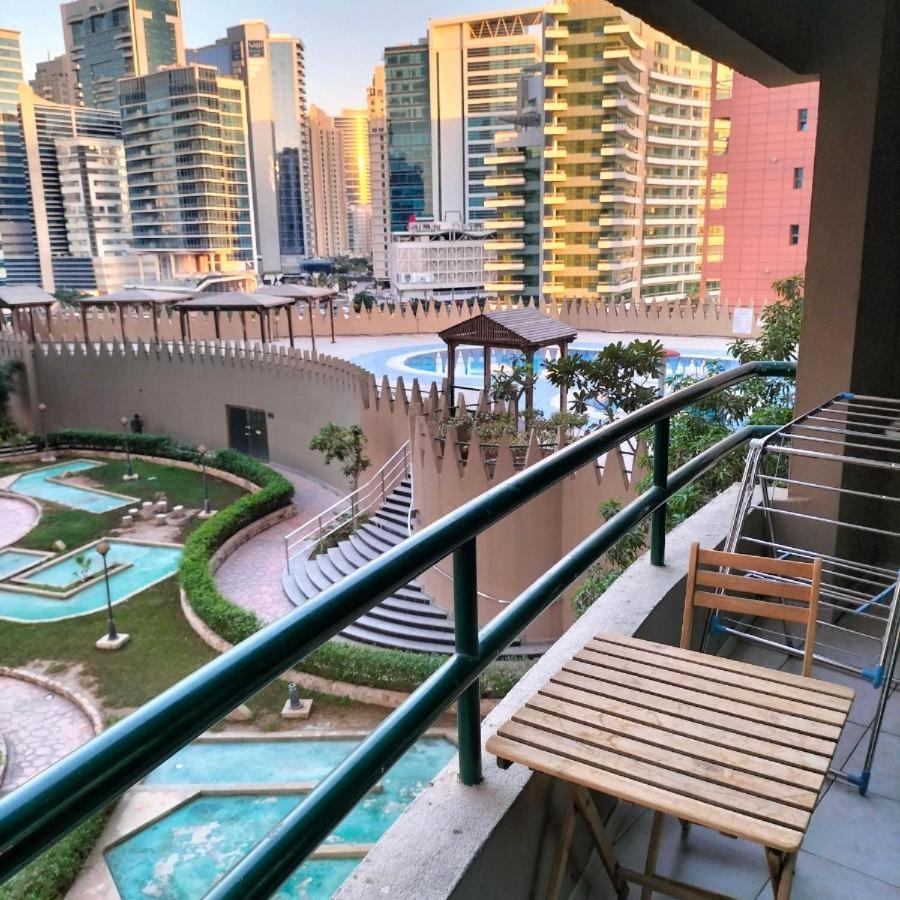 Horizon View Partition Room In Barsha Heights Near Metro Dubai Buitenkant foto