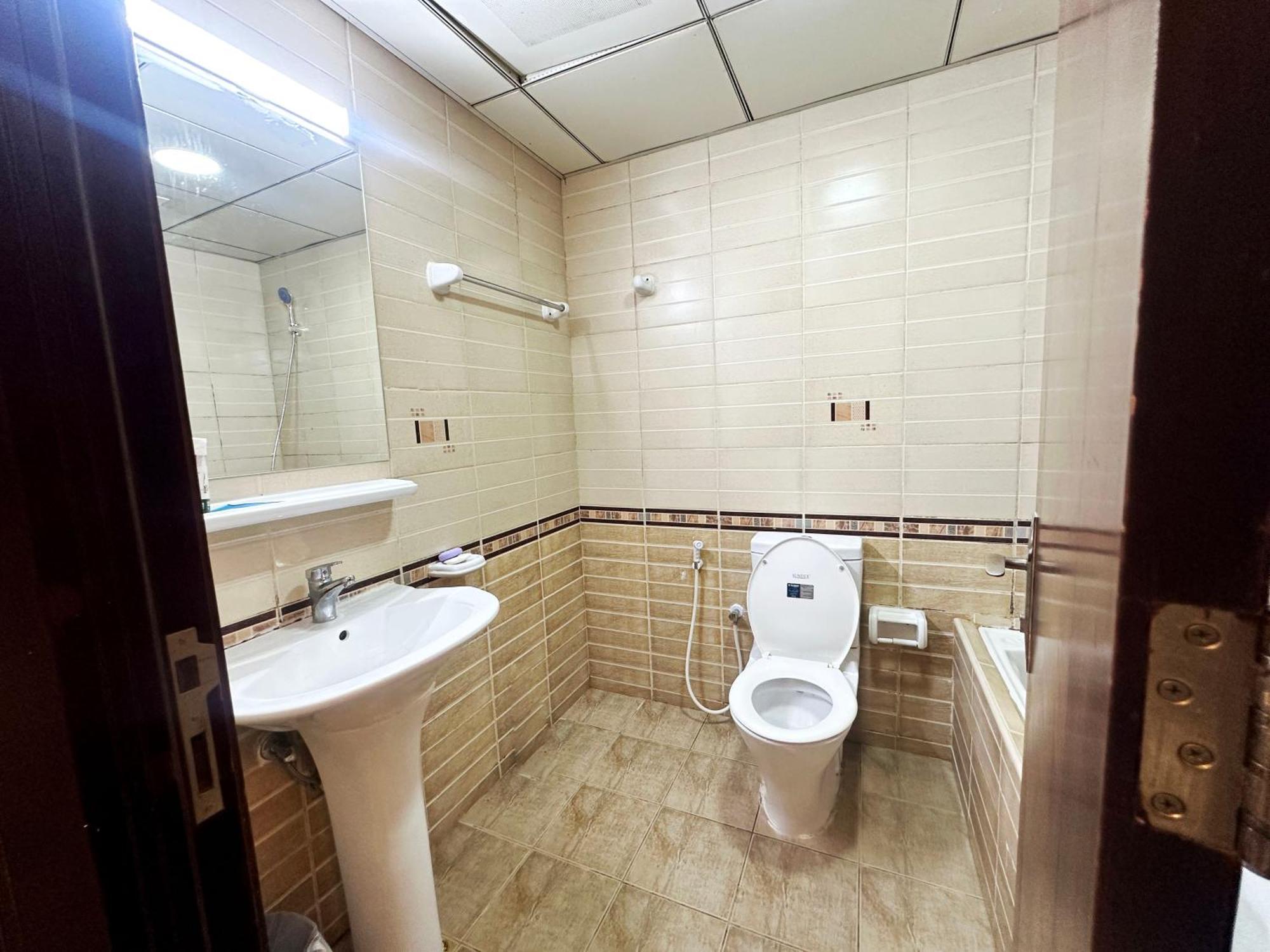 Horizon View Partition Room In Barsha Heights Near Metro Dubai Buitenkant foto